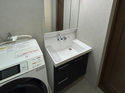 洗面室リフォーム｜外壁クラックによる漏水・カビもまとめて改善！❘沖縄県宜野湾市
