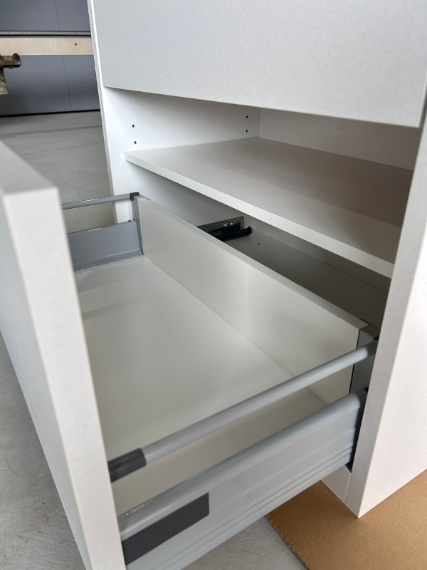 キッチンに合わせたオーダーメイドテーブルの施工事例